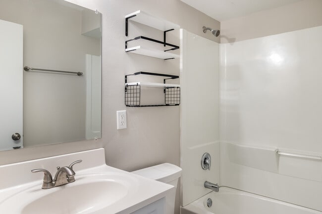 Photo - 7225 Euston St Unit 3