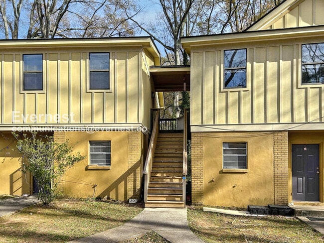 Building Photo - 393 Annie St