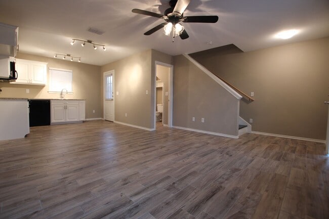 Photo - 1214 Brad Cir Unit B
