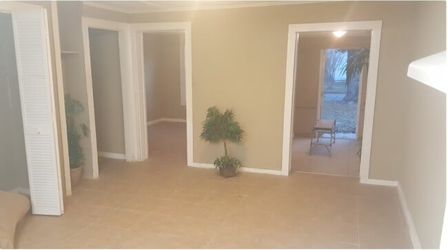 Photo - 1935 W Walnut St