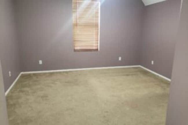 Photo - Large Orange Crest 5 bedroom 4.5 bathroom