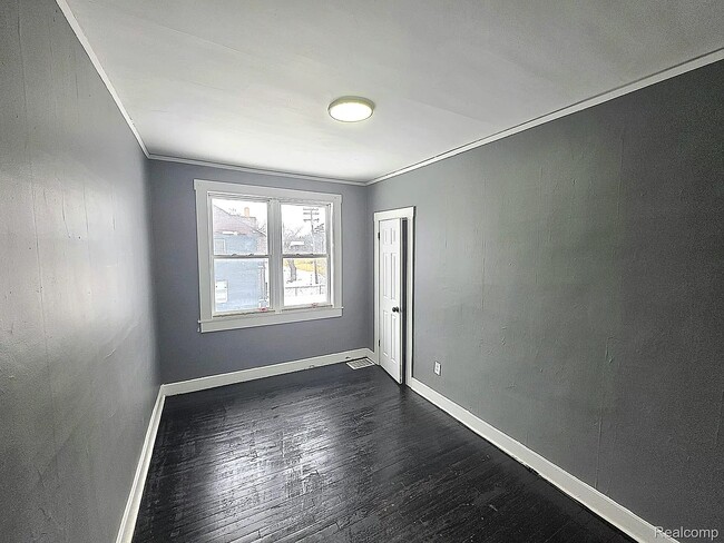 Photo - 2676 Sturtevant St