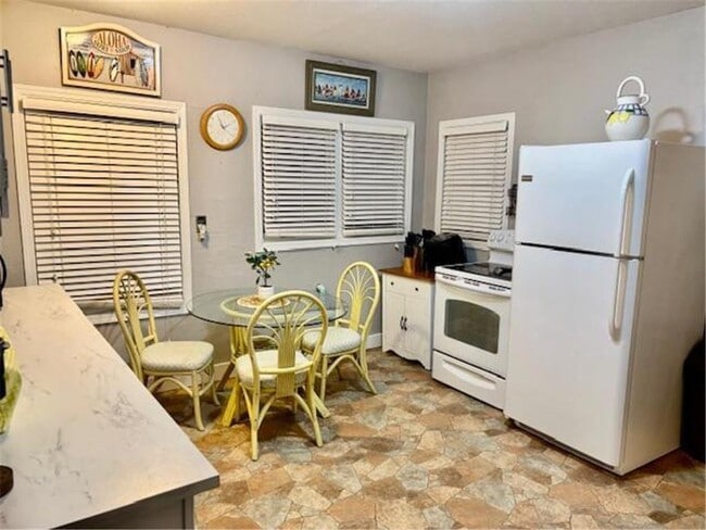 Building Photo - 10762 Lakeview Shore Drive Rental