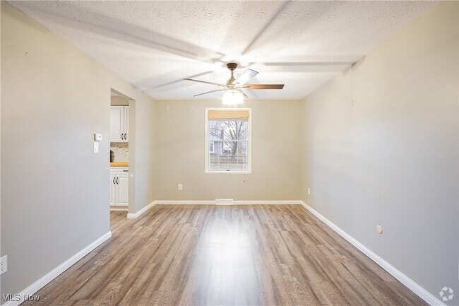 Building Photo - 472 Gresham Dr Rental