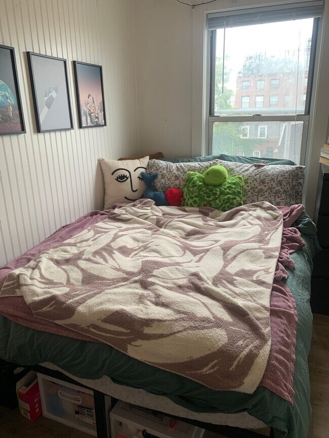 Photo - 867 E 2nd St