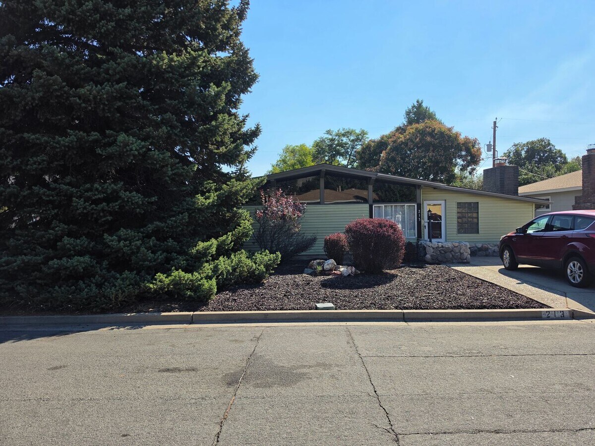 Photo - 213 Annapolis Ave