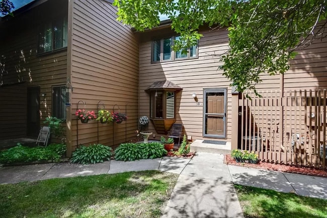 Building Photo - 300 W Eagle Lake Dr Rental