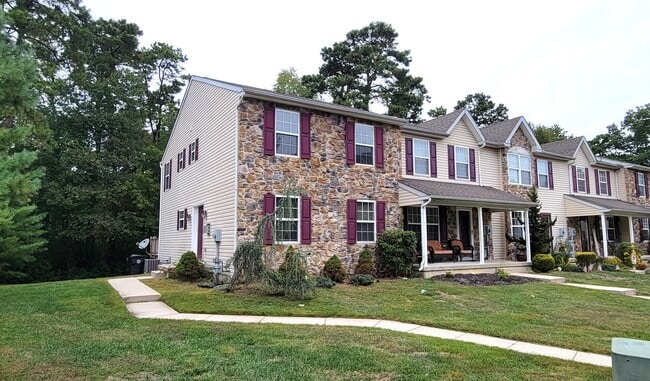 Building Photo - Beautiful 3 bedroom 2.5 bathroom END Unit ... Rental