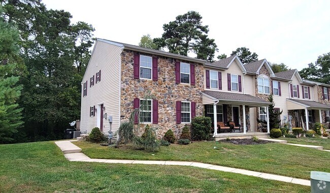Building Photo - Beautiful 3 bedroom 2.5 bathroom END Unit ... Rental