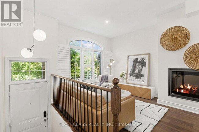 Photo - 133A Finch Ave E