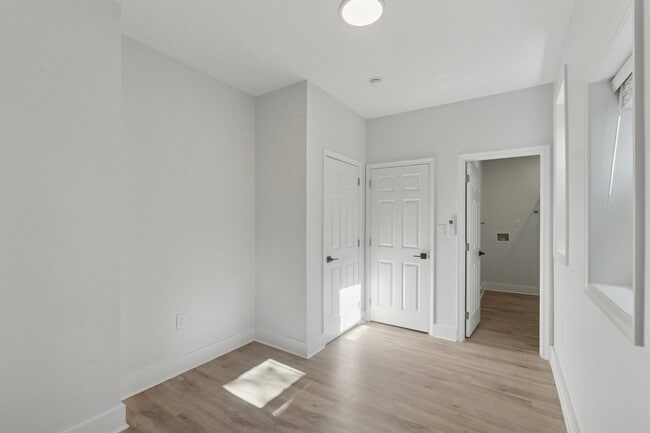 Photo - 2862 N Stillman St