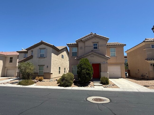 Photo - 684 Magrath St