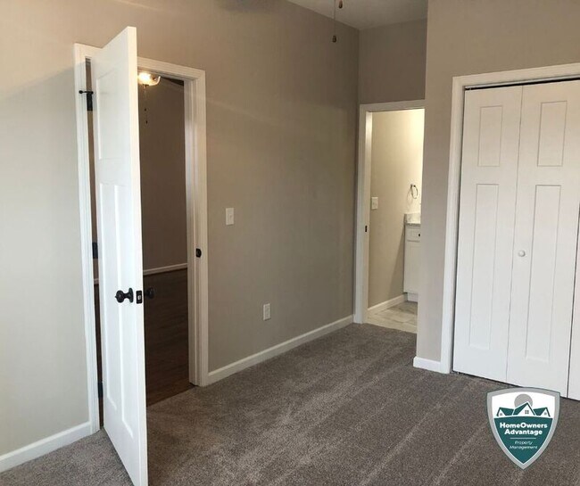 Photo - 130 Landmark Court - 1