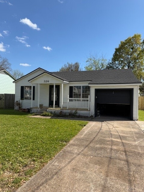 Building Photo - 326 E 1st St