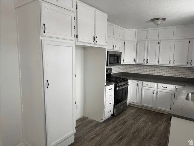241 E Utah Ave Unit Upstairs