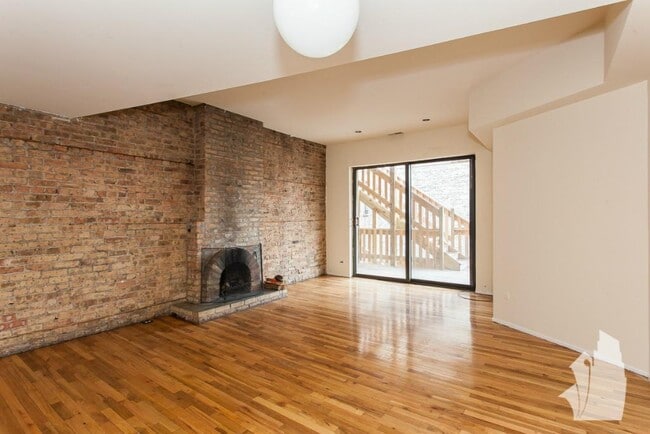 Building Photo - 604 W Surf St Unit 3