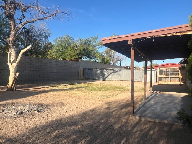 Photo - 2328 W Las Lomitas