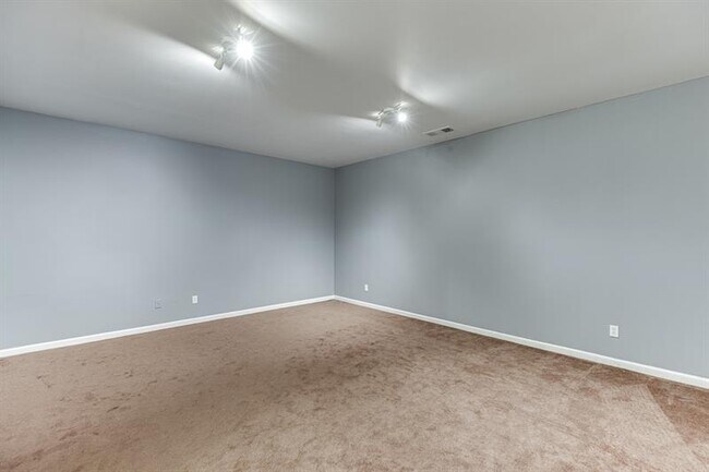 Photo - 805 Tulip Poplar Way