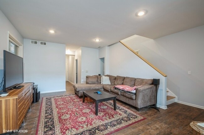 Photo - 1508 W Erie St Unit 1