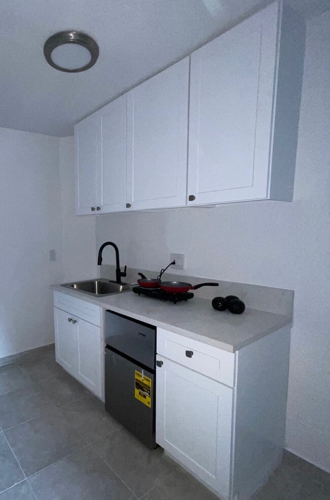 Zelzah Avenue Apartments
