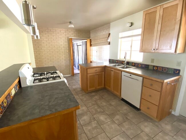 Kitchen - 9 N Rosedale Ave