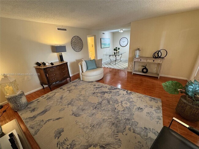 Photo - 6900 SW 39th St Unit 206J