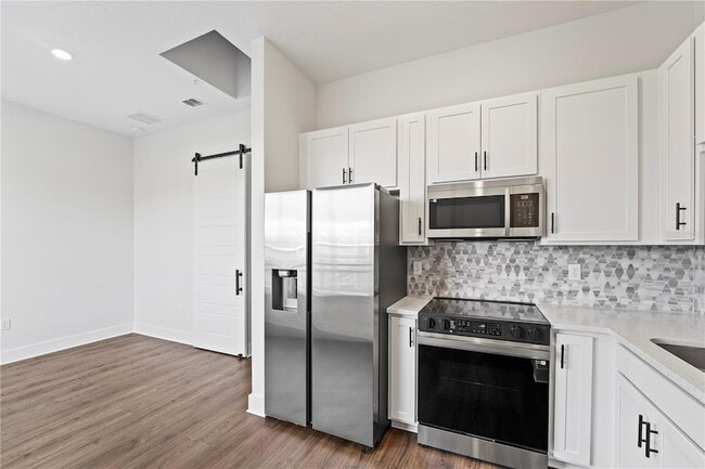 Photo - 850 TETBURY Lp