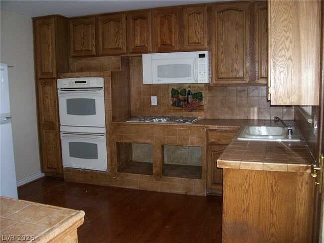 Photo - 6649 Fredonia Dr