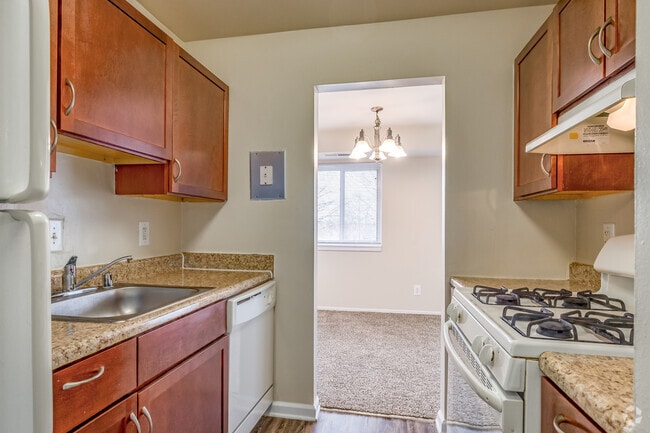 2BR, 1BA - 1,034SF - Kitchen