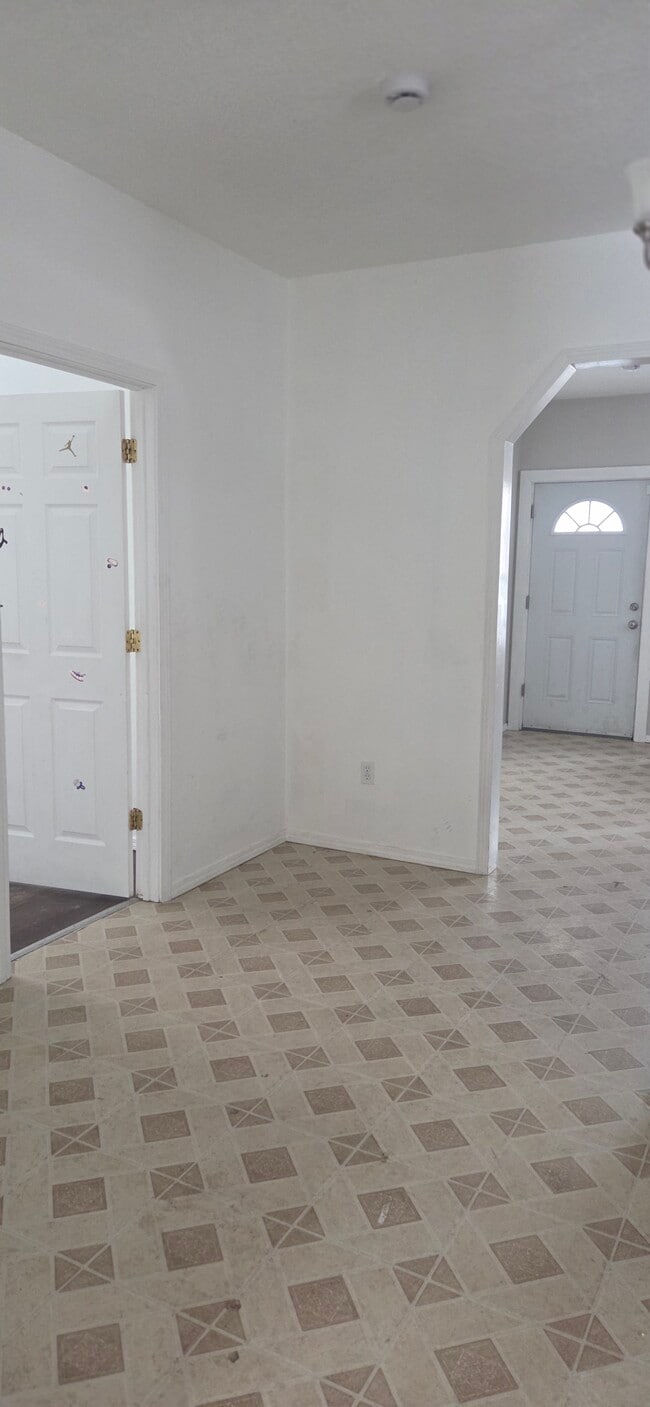 Building Photo - 1912 Mead St Unit 1912 Mead St