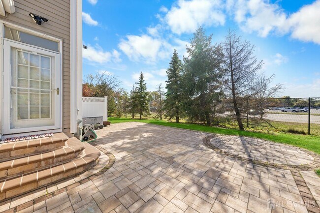 Photo - 19 Edward Stec Blvd