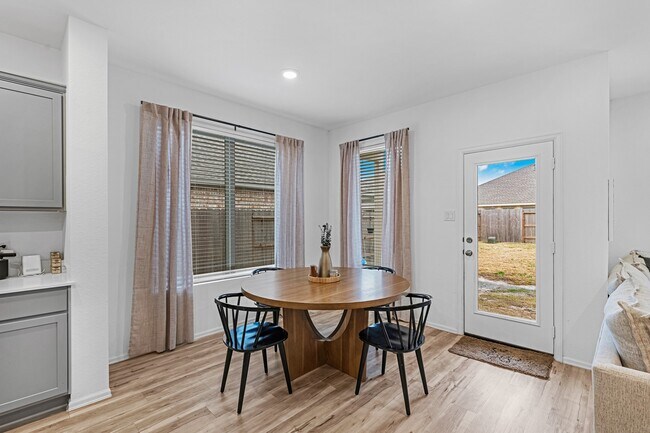 Photo - 4242 Sterling Vw Blvd