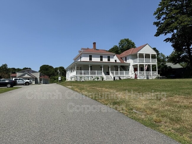 Building Photo - 171 Conanicus Ave Unit D