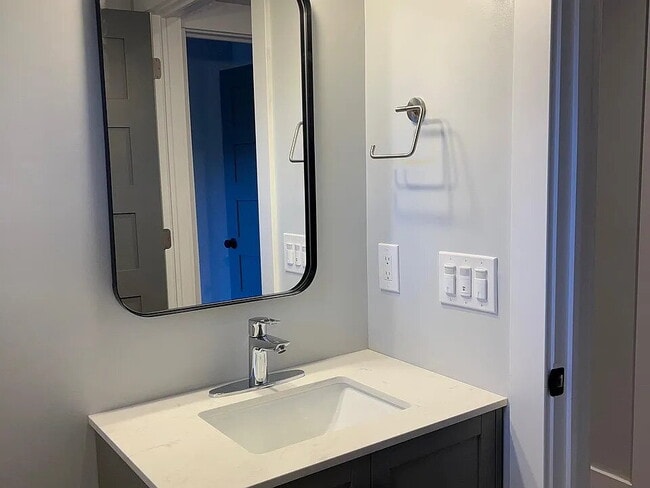 Photo - "Charming 2-Bedroom Sanctuary in the Heart of San Francisco – 800 Sq. Ft. of Cozy Comfort!"