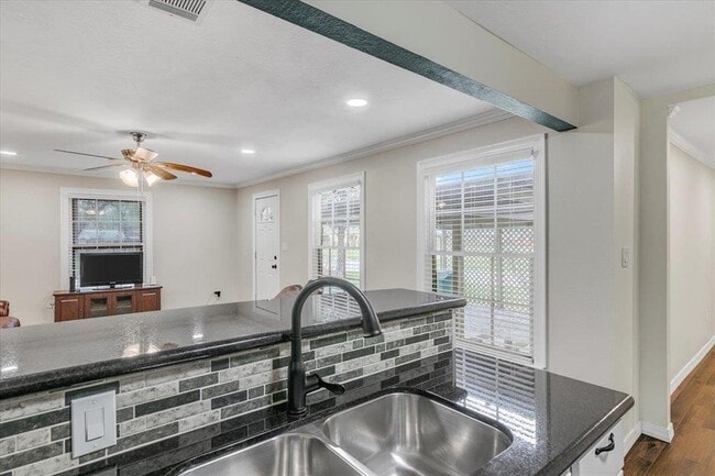 Photo - 3702 Travis Dr