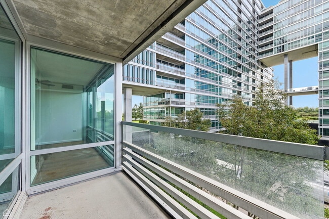 Photo - 9725 Woods Dr Unit 507