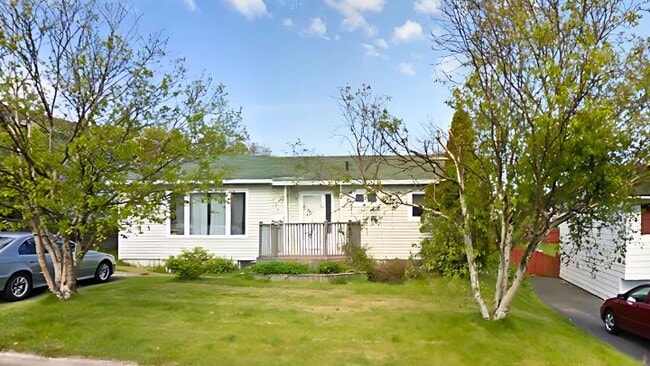 Building Photo - 14 Riverside Dr E