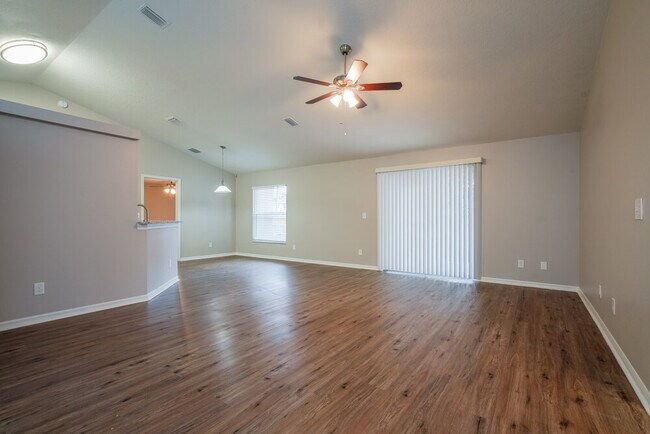 Photo - 402 S Dixie Dr
