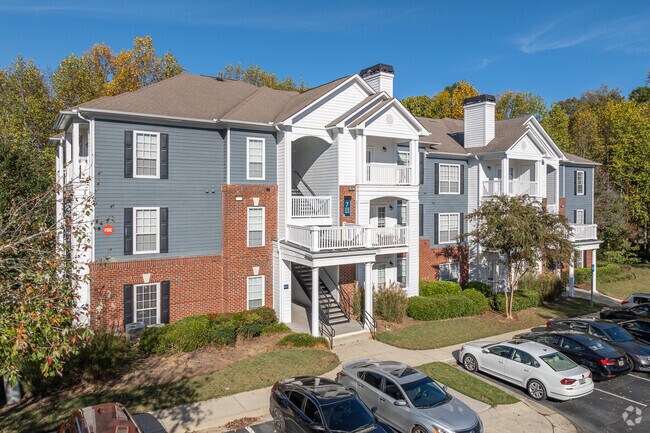 BUILDING EXTERIOR - Oaks at Sugarloaf