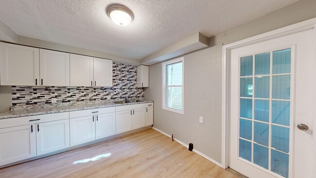 Photo - 3063 W 47th St