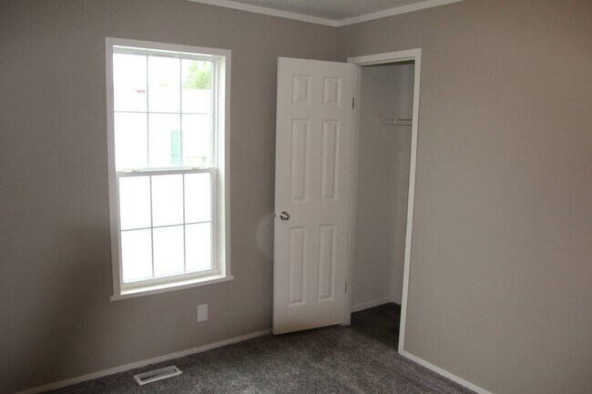 Photo - 6930 NE 56th St