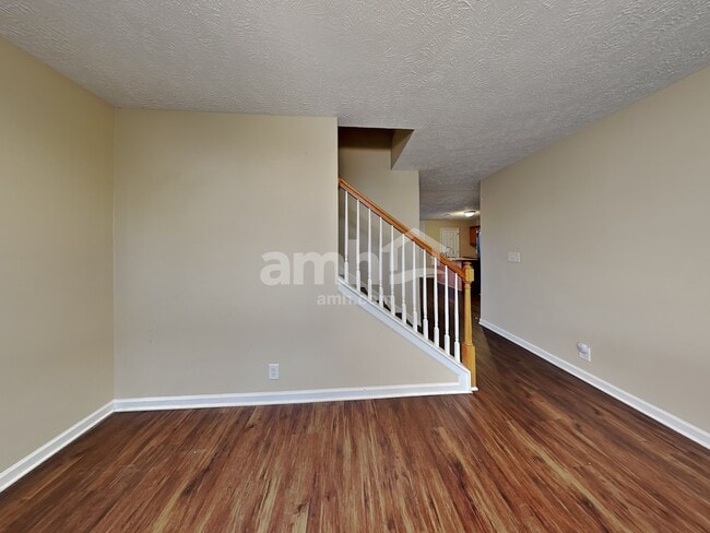 Photo - 313 School House Ct