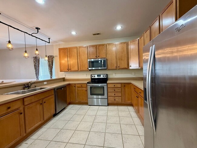 Photo - Spacious 3 bedroom condo minutes to the Oceanfront!