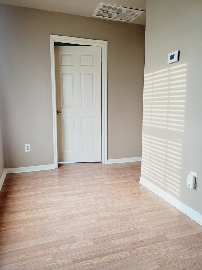 Building Photo - 4611 Knoxville St