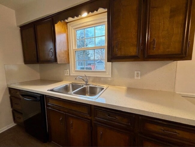 Photo - 2 Bedroom Duplex In Wyoming Available Dece... Unit 3716 Groveland