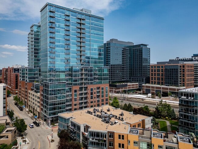 Building Photo - Glass House 1 Bed 1 Bath High Rise Condo w/ Mountain & City Views!! Unit 1119