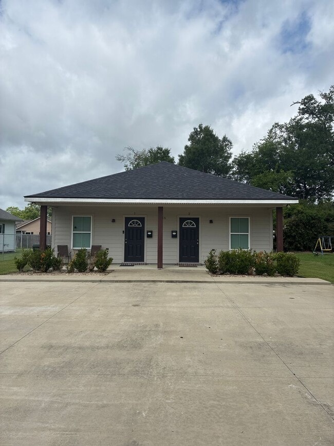 Building Photo - Duplex for lease