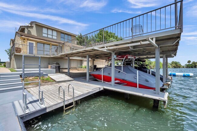 Photo - 533 Lighthouse Dr