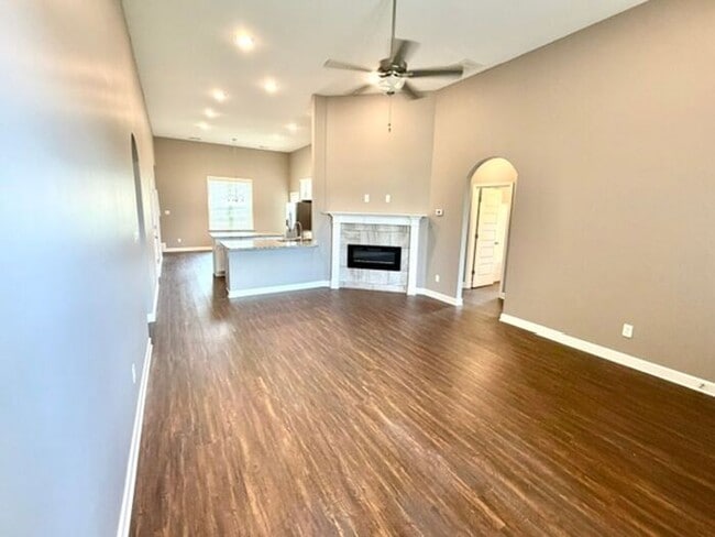 Photo - Now Leasing a 4-bedroom 3 bath home in Oakland, TN in Fairway Hills off of 64.