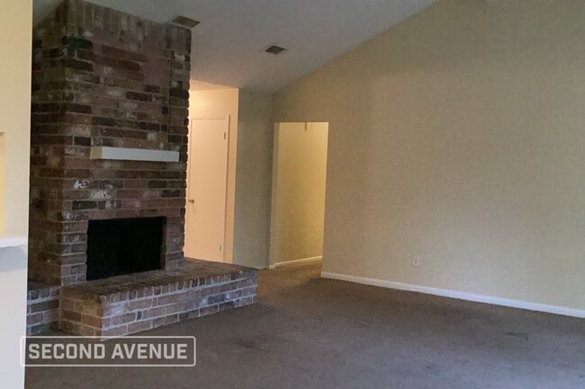 Photo - 16339 Maplemont Dr